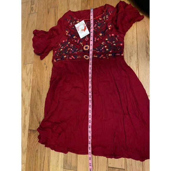 NWT Daizeolii, women’s red short bell sleeve embroidered floral peasant dress M - Picture 8 of 8